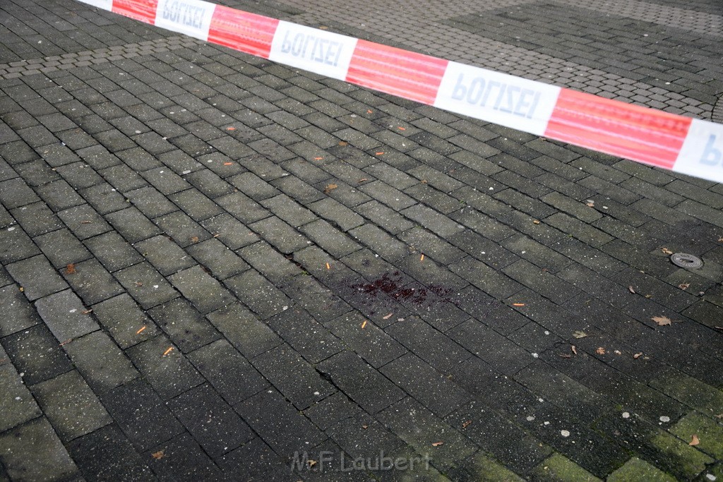 Einsatz BF Koeln Messerstecherei Koeln Porz Josefstr P63.JPG - Miklos Laubert